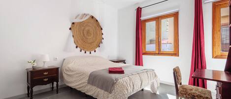 3 dormitorios, tabla de planchar con plancha, wifi gratis y ropa de cama