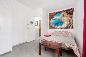 3 makuuhuonetta, silitysrauta/-lauta, ilmainen Wi-Fi, vuodevaatteet