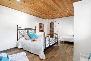 Iron/ironing board, free WiFi, bed sheets - Holiday Apartment 'Casa Nene' with Sea View, Private Terrace and Wi-Fi (El Caletón)