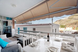 Outdoor dining - Holiday Apartment 'Casa Nene' with Sea View, Private Terrace and Wi-Fi (El Caletón)