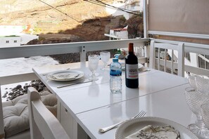 Outdoor dining - Holiday Apartment 'Casa Nene' with Sea View, Private Terrace and Wi-Fi (El Caletón)