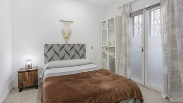 2 bedrooms, iron/ironing board, free WiFi, bed sheets