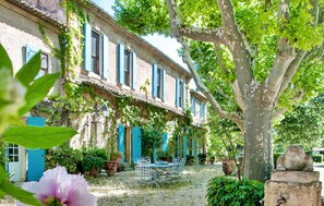 Outdoor dining - Awesome home in Maussane les Alpilles (Maussane les Alpilles)