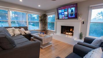 Smart TV, fireplace