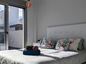 2 bedrooms, iron/ironing board, free WiFi, bed sheets - Fee4Me Villa, Pool, Roofterrace and Relax (Alicante)