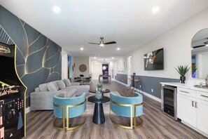 TV, video games - Beautiful Villa with First Class Amenities in Reunion Resort, Orlando Villa 1011 (Orlando)