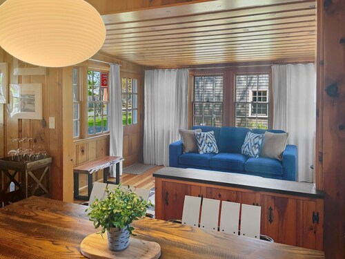 Blue Sky Retreat – Cozy, Central & Walk to Beach
