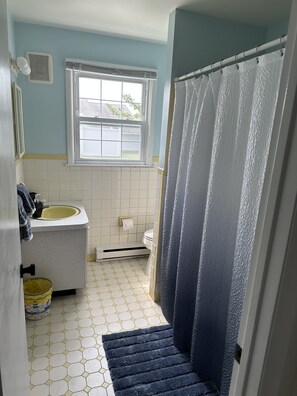 Håndklær, såpe, sjampo og toalettpapir