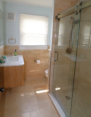 Towels, soap, shampoo, toilet paper