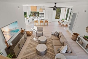 Smart TV, table tennis, offices - Luxury Retreat w/Games, Patio, BBQ, Close to Beach (Palm Coast)