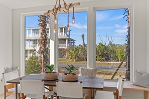 Dining - Luxury Retreat w/Games, Patio, BBQ, Close to Beach (Palm Coast)