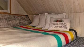 2 bedrooms, desk, iron/ironing board, WiFi