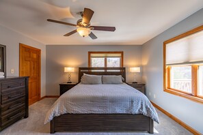 4 bedrooms, iron/ironing board, free WiFi, bed sheets