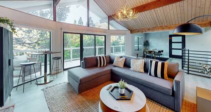 Dog-friendly home with beautiful views, large deck, smart TVs & lake access