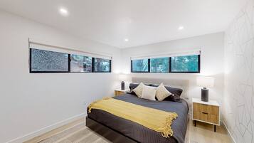 3 bedrooms, iron/ironing board, Internet, bed sheets