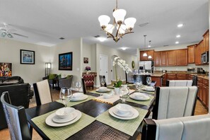 Dining - Paradise Palms Resort 6 Bedroom Private Pool+Spa Home (Kissimmee)