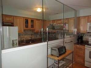 Fridge, microwave, oven, stovetop - 3400 Promenade Unit 3E (Sea Isle City)