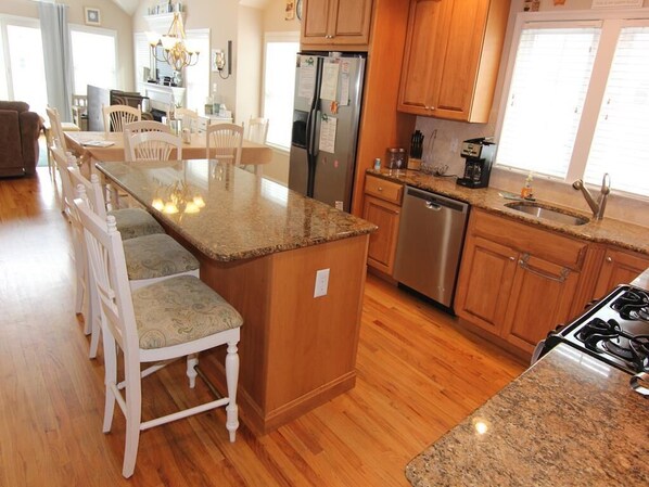 Fridge, microwave, oven, stovetop - 110 60th Street East (Sea Isle City)