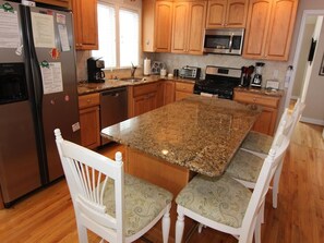 Fridge, microwave, oven, stovetop - 110 60th Street East (Sea Isle City)