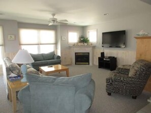 TV, fireplace - 4712 Landis Avenue  West (Sea Isle City)