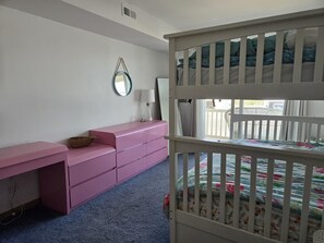 4 bedrooms, iron/ironing board, Internet