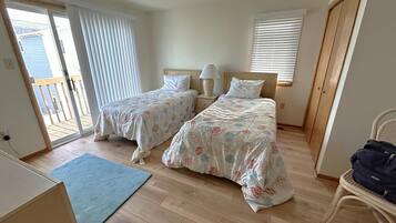 4 bedrooms, iron/ironing board, internet