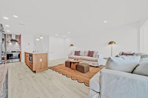 Smart TV - Gulf Front, Stunning Views! Newly Renovated! Dolphin Watch #1 (Seacrest Beach)