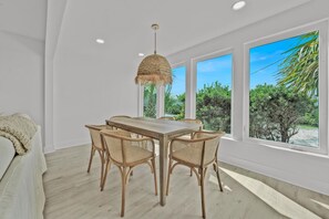 Dining - Gulf Front, Stunning Views! Newly Renovated! Dolphin Watch #1 (Seacrest Beach)