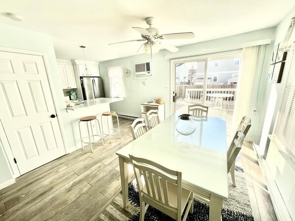 Dining - 130 87th Street West (Sea Isle City)