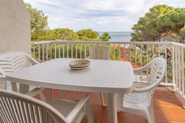 Outdoor dining - Carboneres 46.1 - Apartment with terrace and views (Llança)