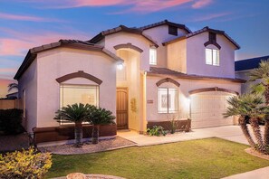 Exterior - Orange Blossom Hideaway * Sparkling Heated Pool, Outdoor Seating (Phoenix)