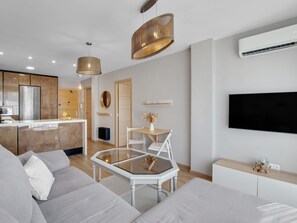 TV - Cruz del Sur 607 - 1 Bedroom, Swimming pool, Benalmádena (Benalmádena)