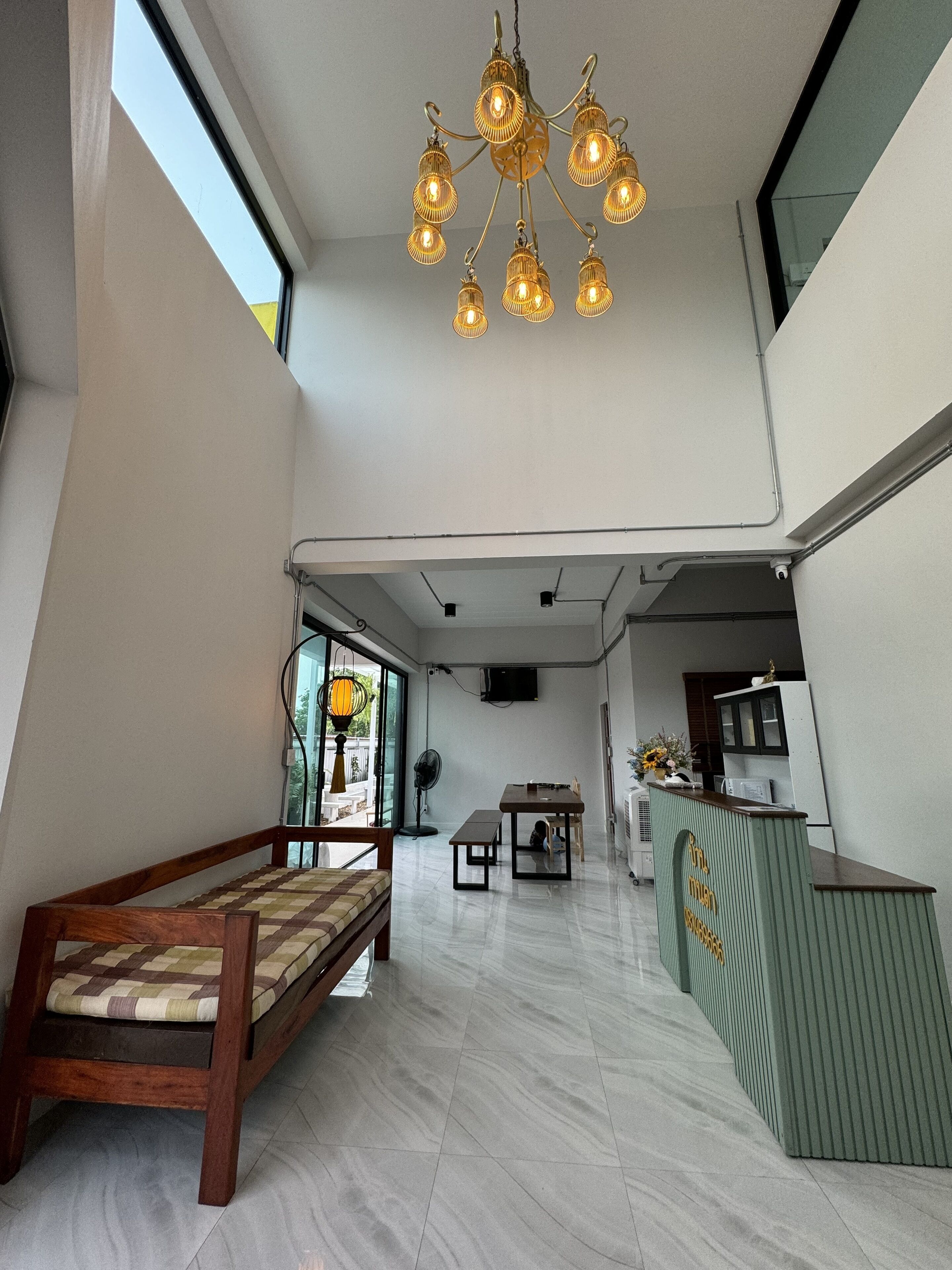 Smart TV de 43 pulgadas con canales por cable 