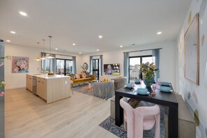 Interior - Hyve-The Dolly Parton Experience-Private Balcony (Nashville)