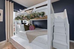 4 chambres, fer et planche à repasser, lit parapluie, Wi-Fi gratuit