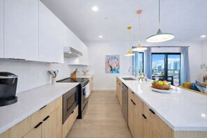 Fridge, microwave, oven, stovetop - Hyve-The Dolly Parton Experience-Private Balcony (Nashville)