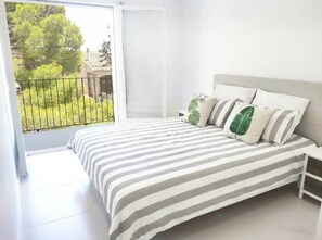 2 Schlafzimmer, Bügeleisen/Bügelbrett