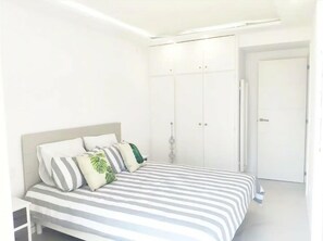 2 bedrooms, iron/ironing board