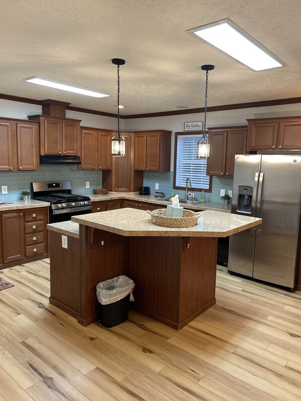 Private kitchen - Cozy 3 bedroom lake cottage (Murray)