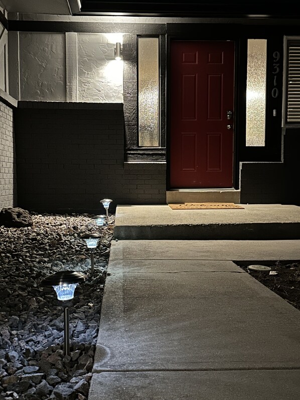 Exterior detail - Newly Renovated ski themed home with brand new furniture (Arvada)