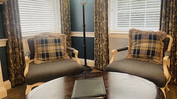 Luxury Room | Individually decorated, individually furnished, blackout drapes