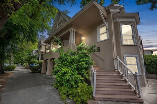 XL Sacramento Studio Midtown Downtown NEWLY Renovated - Work Play Stay