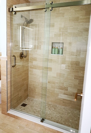 Dusche, Handtücher, Seife, Shampoo