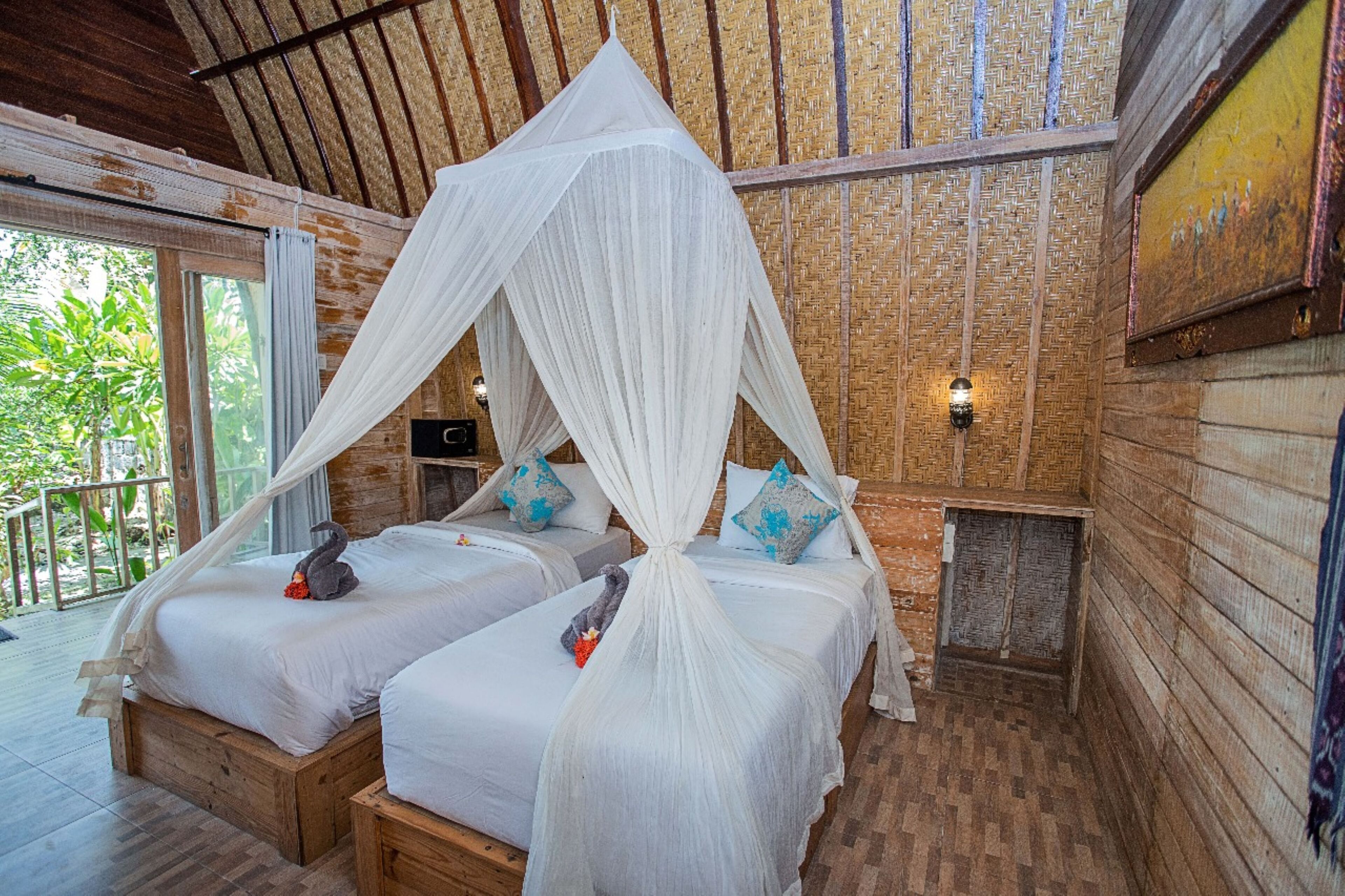 标准双床房 | 客房内保险箱、免费 WiFi