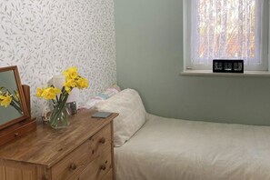 2 bedrooms, iron/ironing board, travel cot, WiFi - Little Owls Nest - 2 Bed - Pet Friendly w Field (Wisbech)
