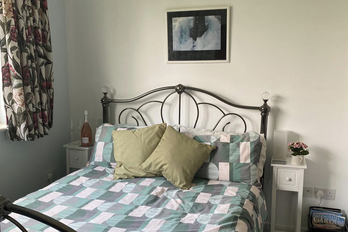 2 habitaciones, tabla de planchar con plancha, cuna de viaje y wifi 