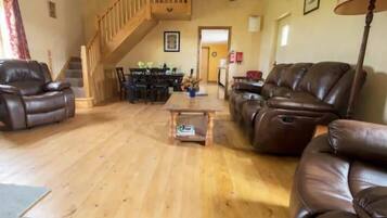 电视、壁炉、立体声音响