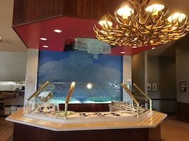 Se sirven desayunos, almuerzos y cenas; cocina americana