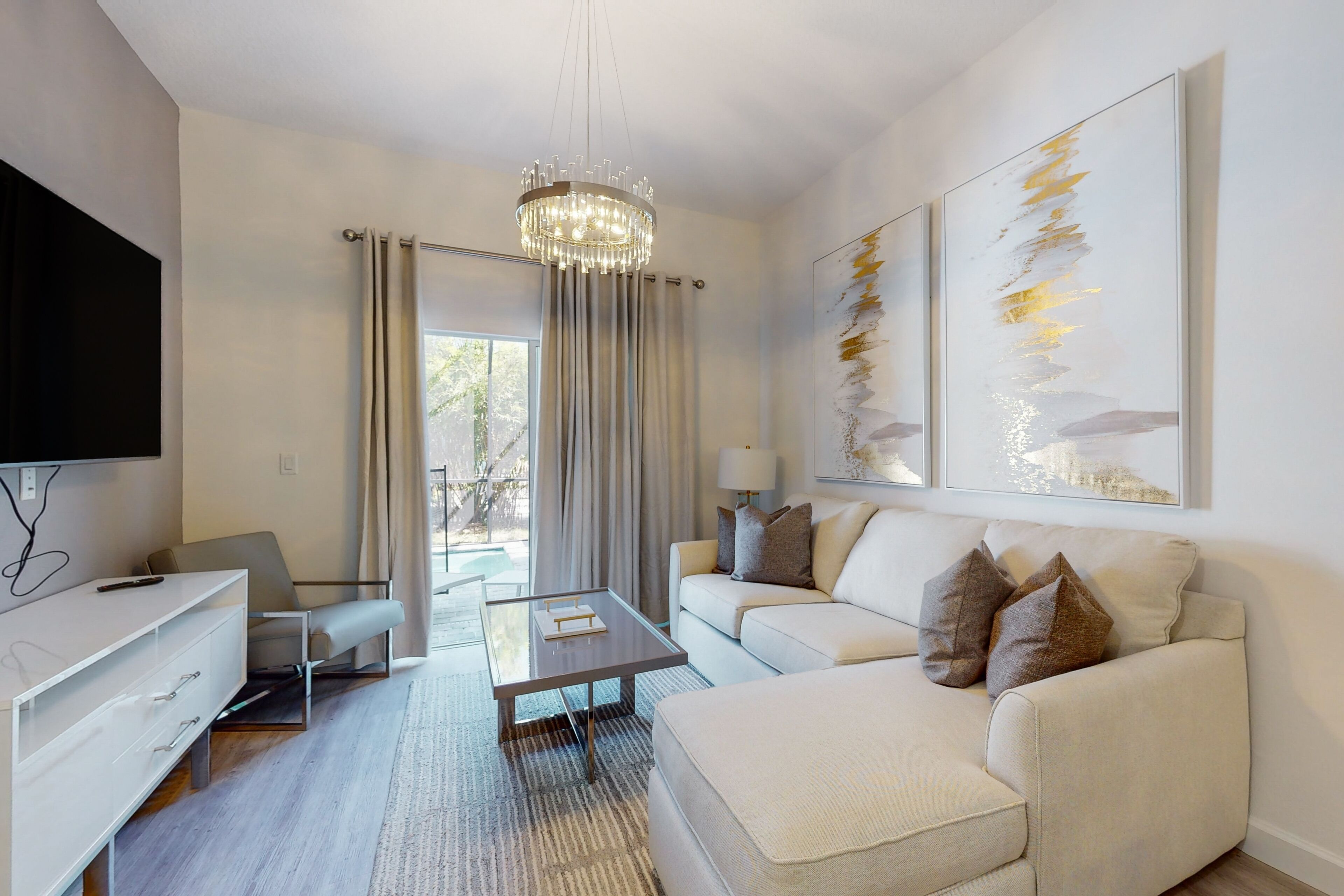 Terrific townhouse with screened lanai, amazing pool, & washer/dryer