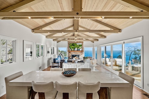 Mt Malibu Mansion w/ Amazing Ocean Views, Guest House, 2+ Acres, Hot Tub!